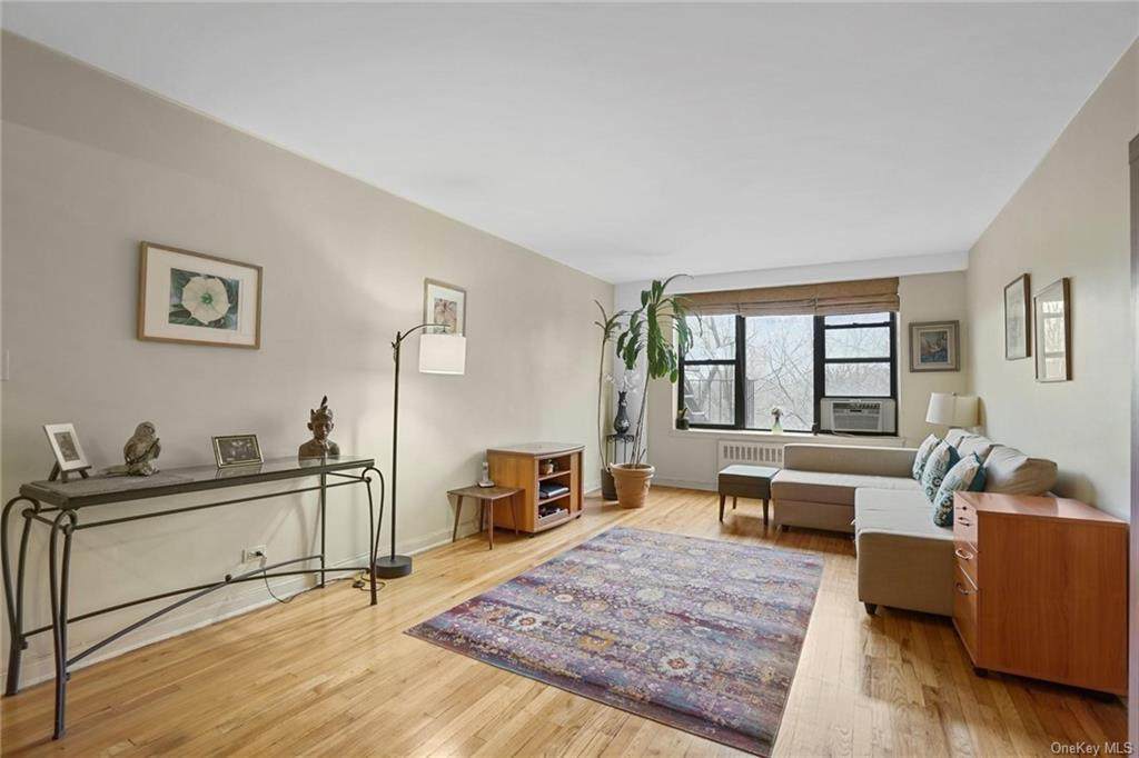 2244 Bronx Park - Photo 1