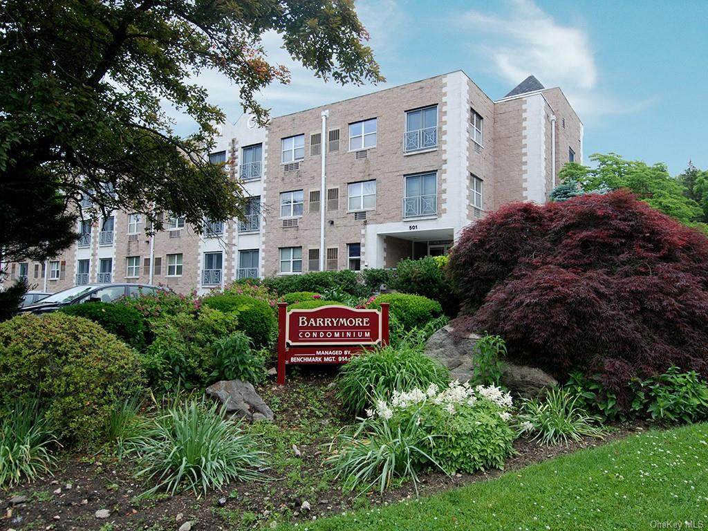 501 Barry Avenue - Photo 1