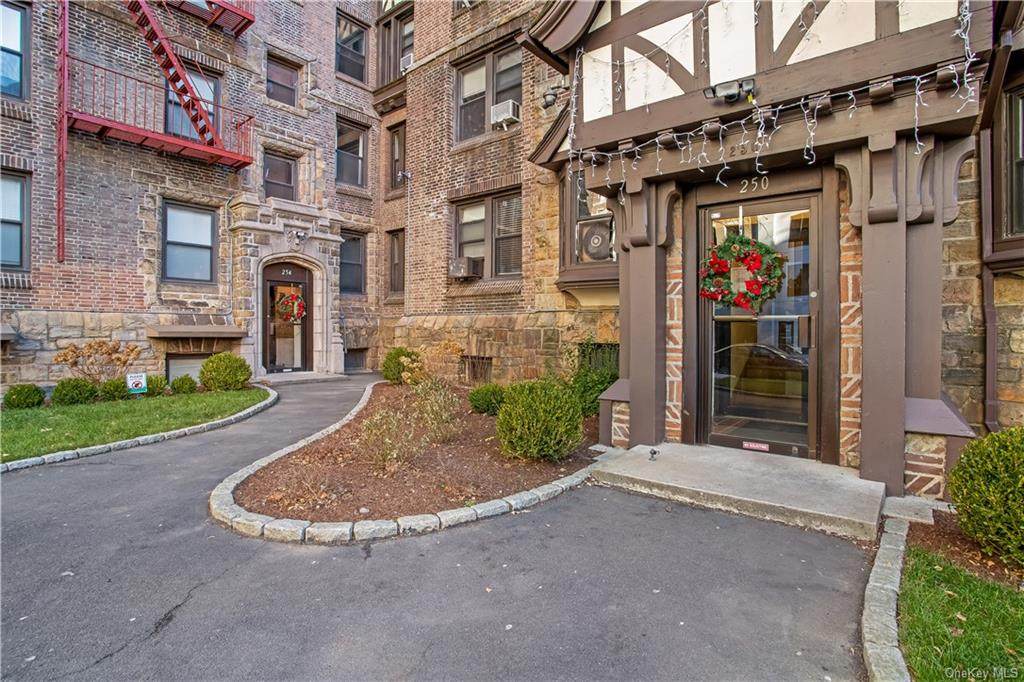250 Martine Avenue - Photo 1