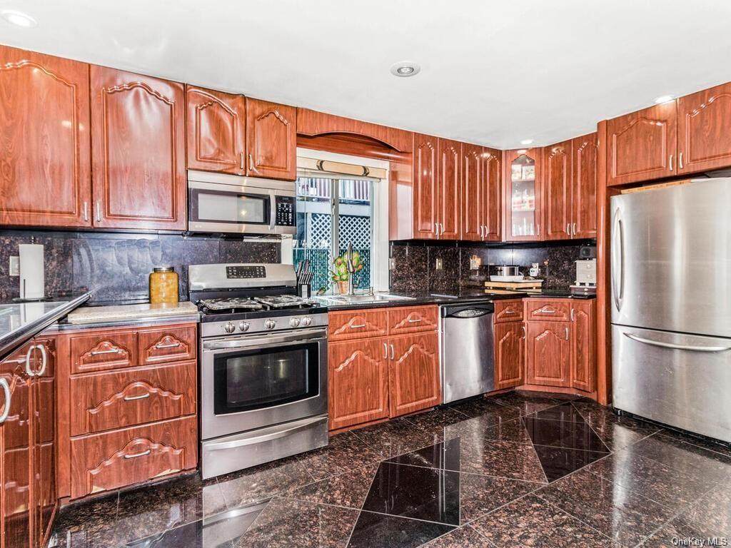 210 Betts Avenue - Photo 1