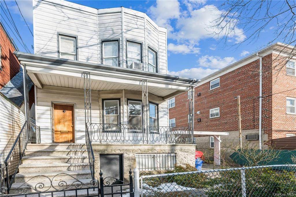 1558 Mayflower Avenue - Photo 1