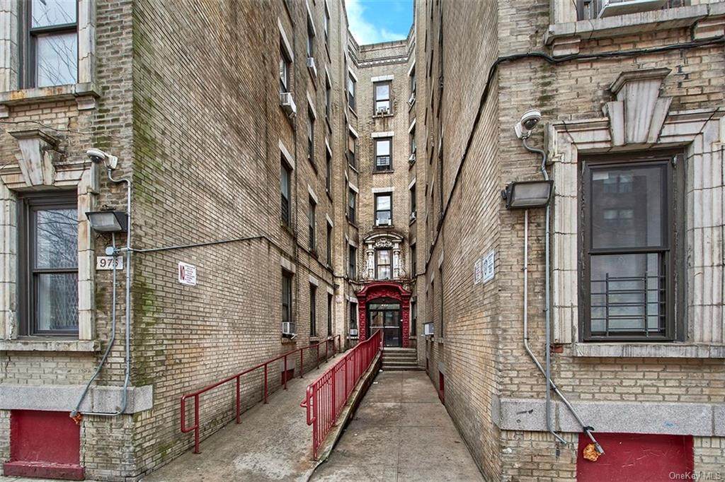 975 Union Avenue - Photo 1