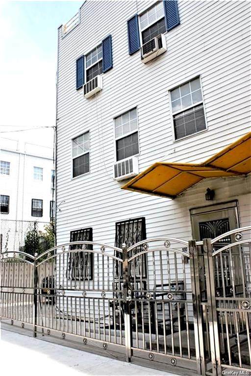 900 Home Street - Photo 1