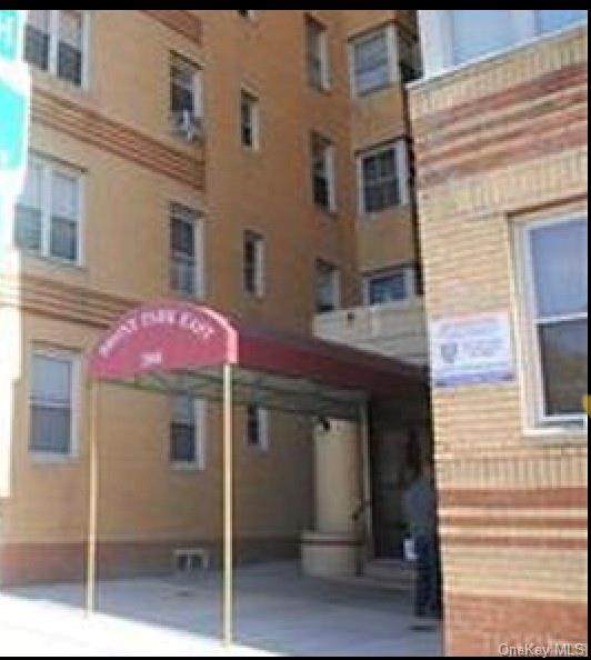 2166 Bronx Park - Photo 1