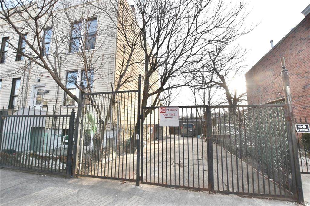 2052 Bathgate Avenue - Photo 1