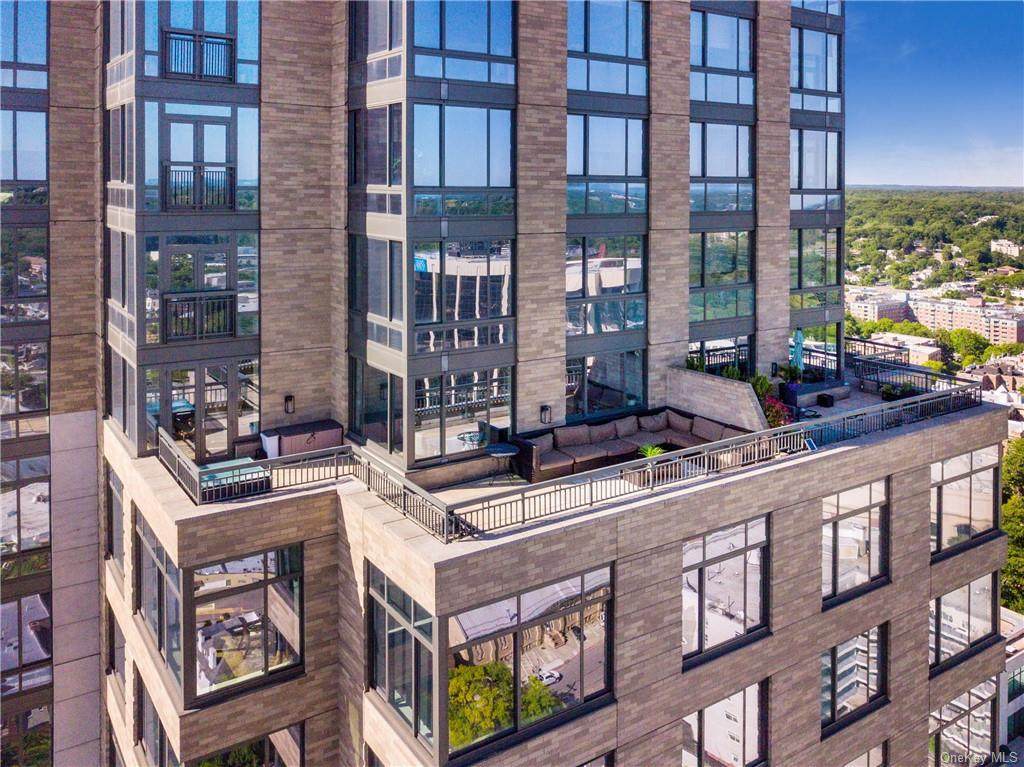 10 City Place - Photo 1