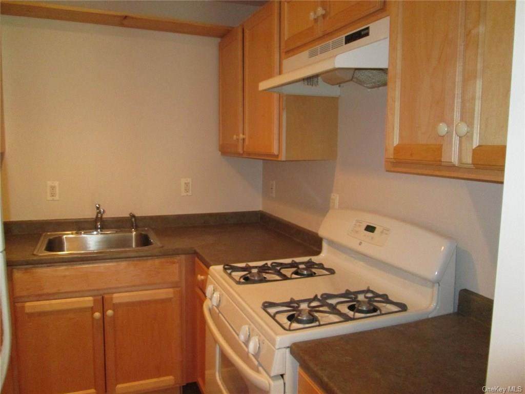 45 Greeley Avenue - Photo 1