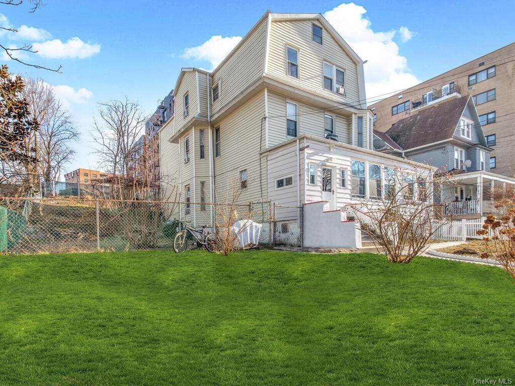 440 Hawthorne Avenue - Photo 1