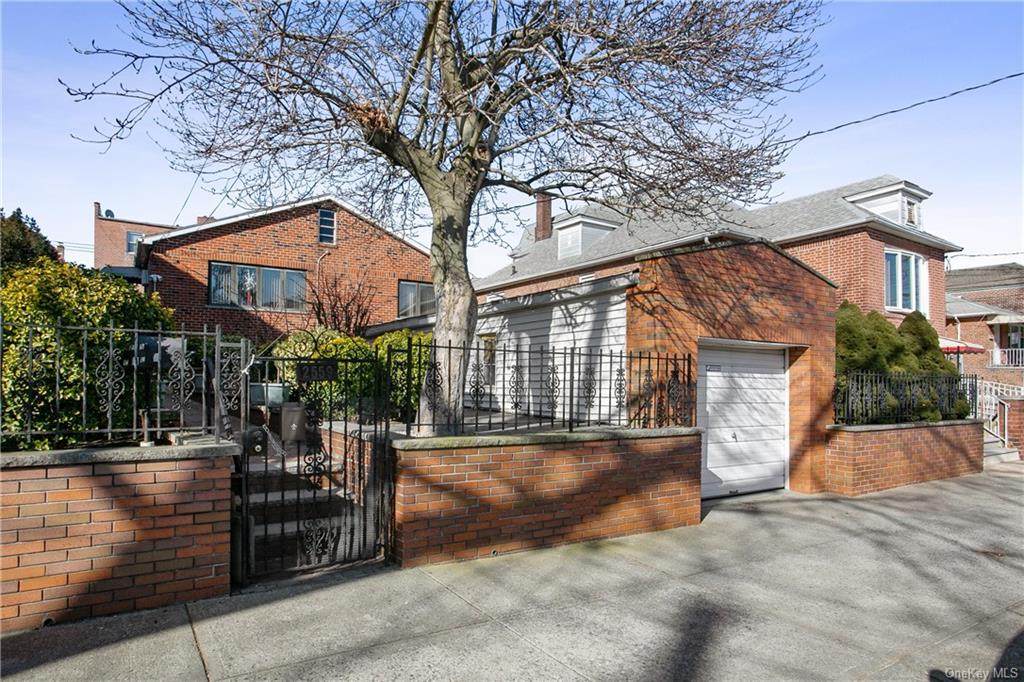 2559 Hering Avenue - Photo 1