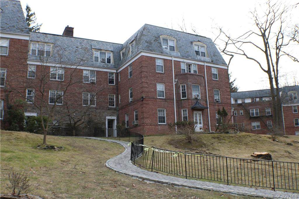 70 Pinewood Road - Photo 1