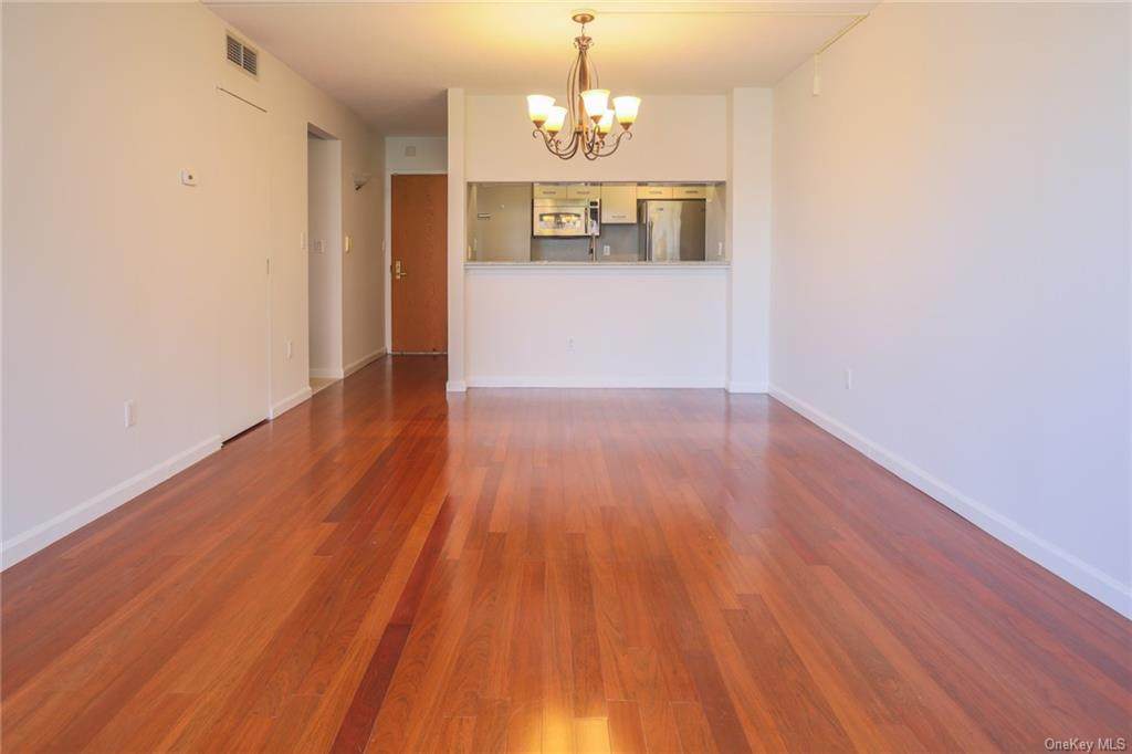 4 Martine Avenue - Photo 1