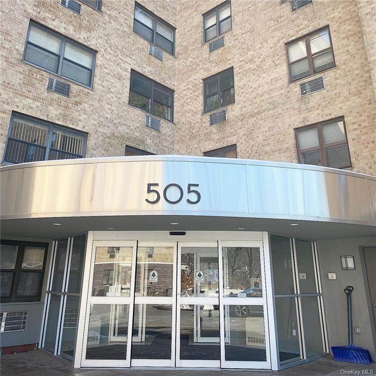 505 Central Park Avenue - Photo 1
