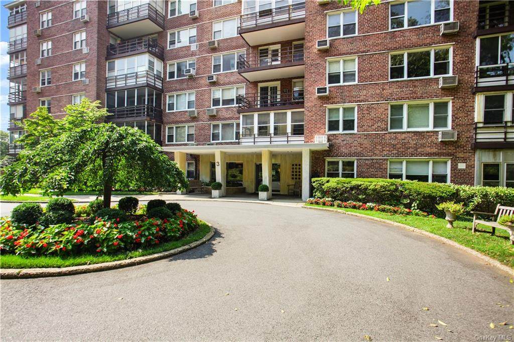 3 Washington Square - Photo 1