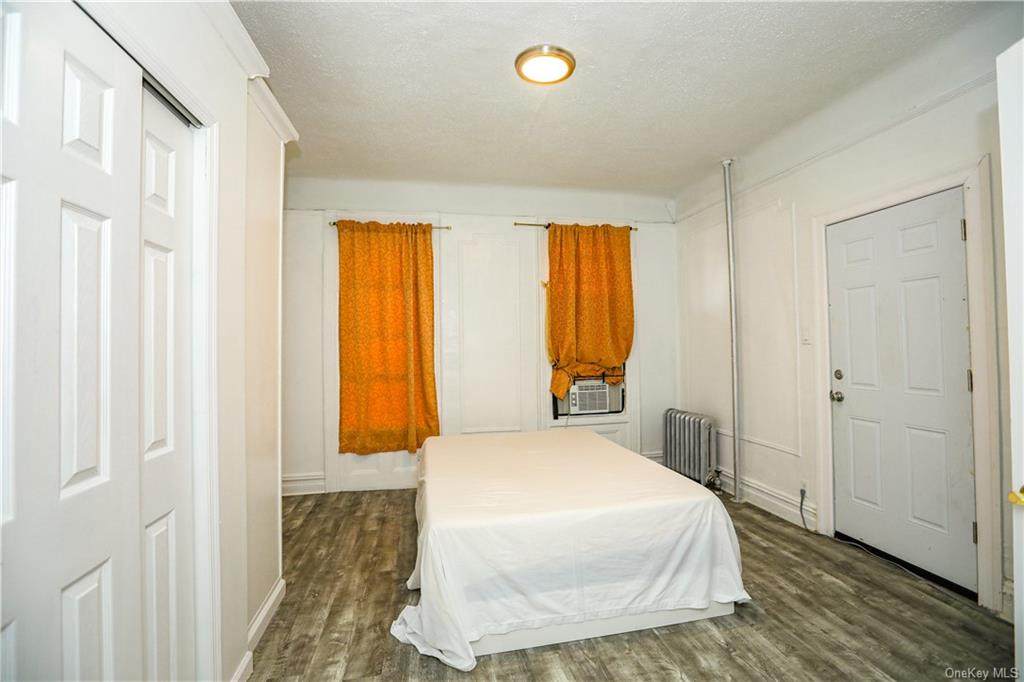 1322 Teller Avenue - Photo 1
