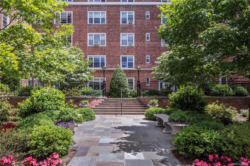 7 Midland Gardens - Photo 1
