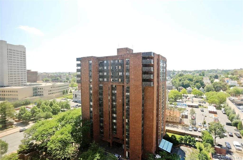 4 Martine Avenue - Photo 1