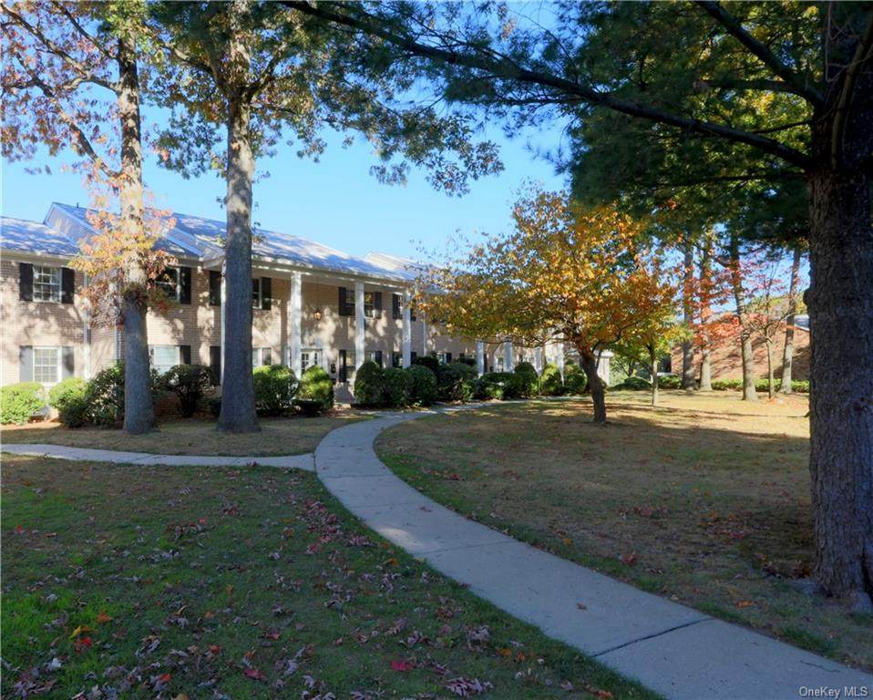276 Parkside Drive - Photo 1