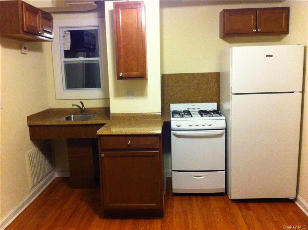 30 Clinton Street - Photo 1
