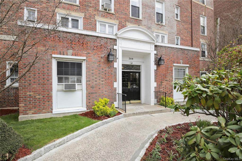 208 Centre Avenue - Photo 1