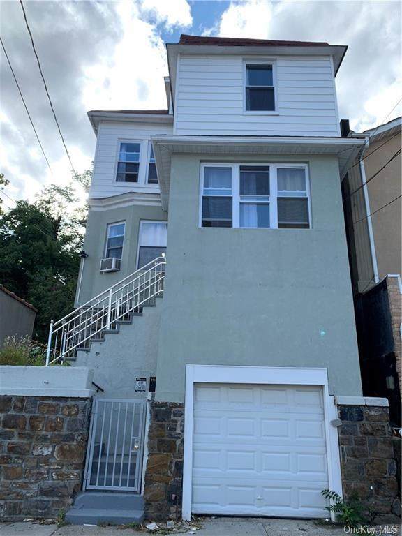 3909 Dyre Avenue - Photo 1