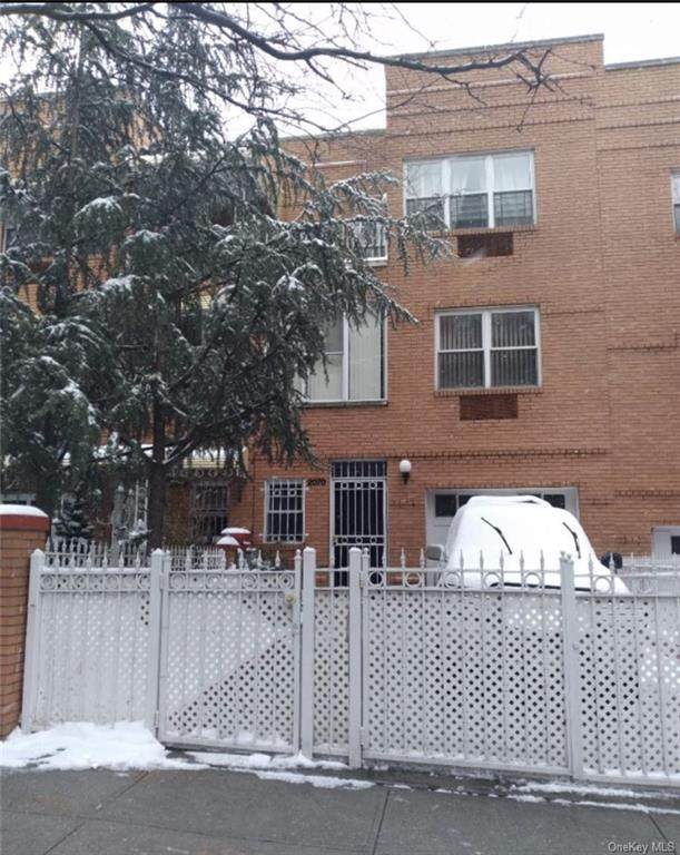 2070 Mohegan Avenue - Photo 1