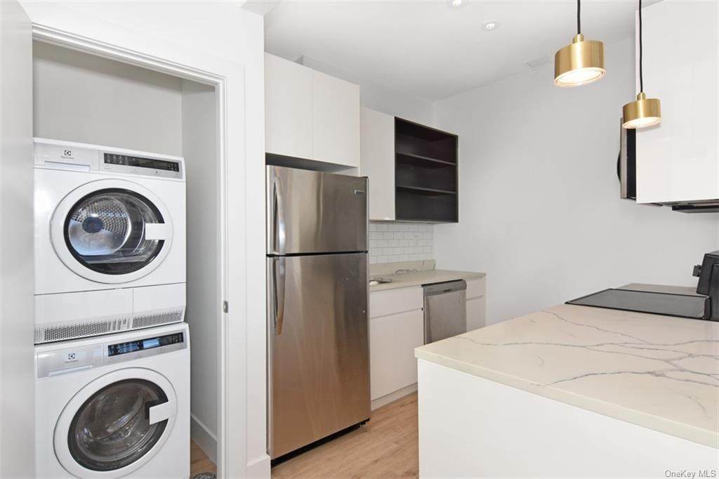 515 Macquesten Parkway - Photo 1