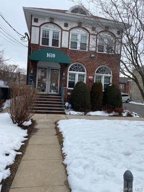 1610 Williamsbridge Road - Photo 1