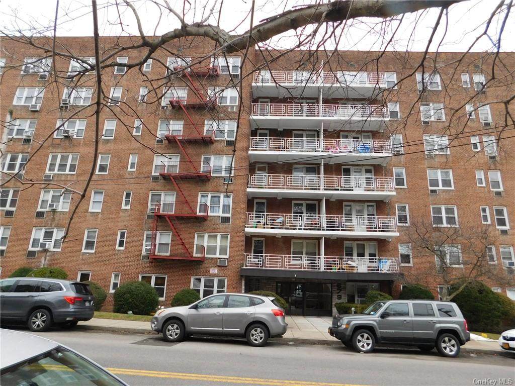 679 Warburton Avenue - Photo 1