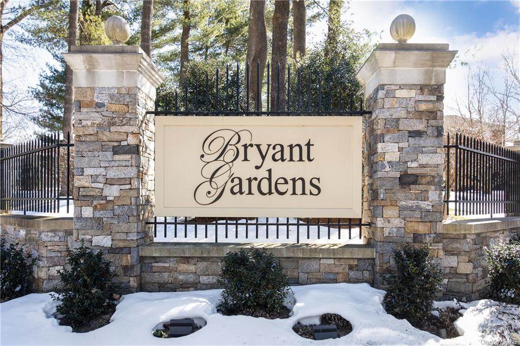 11 Bryant Crescent - Photo 1