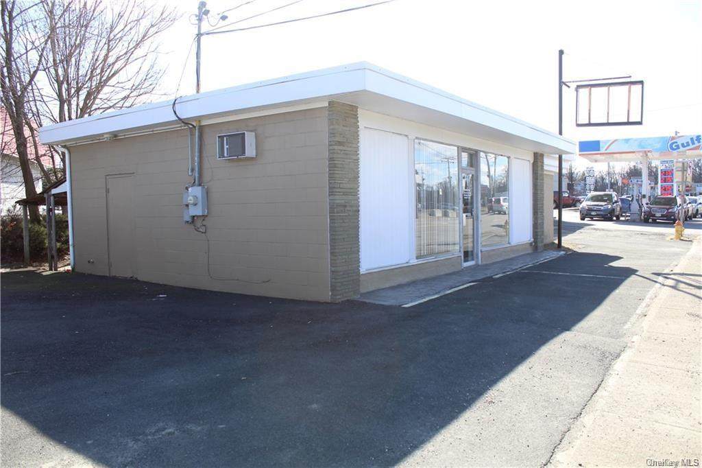417 Windsor Highway - Photo 1