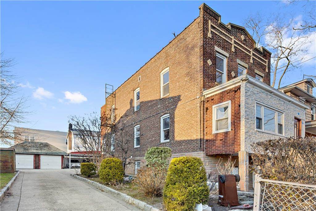 1067 Sackett Avenue - Photo 1