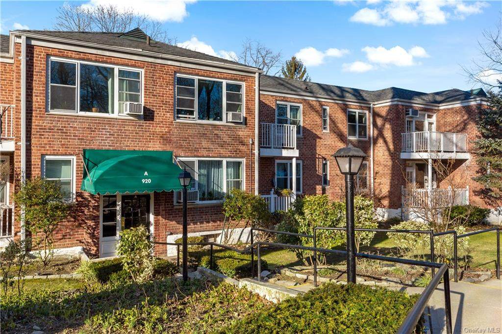 920 Pelhamdale Avenue - Photo 1