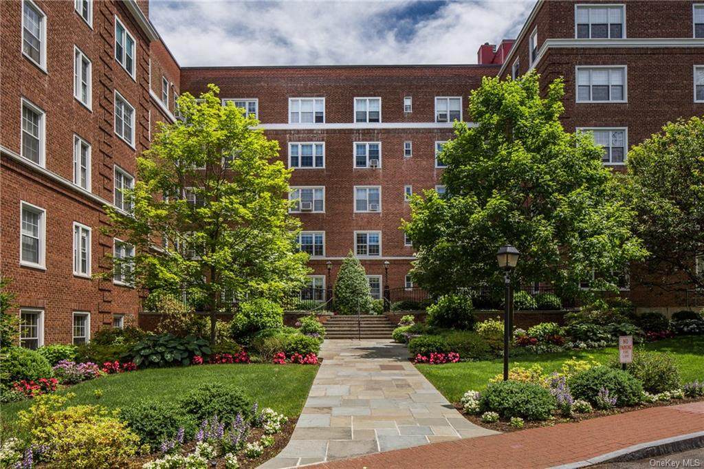 7 Midland Gardens - Photo 1
