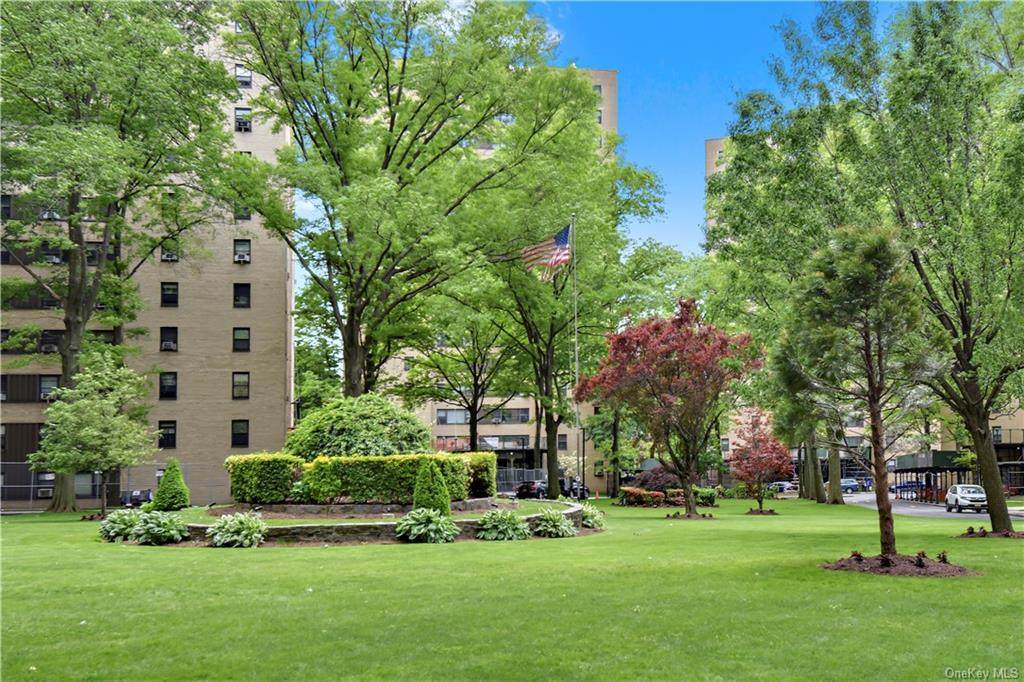8 Fordham Hill Oval - Photo 1