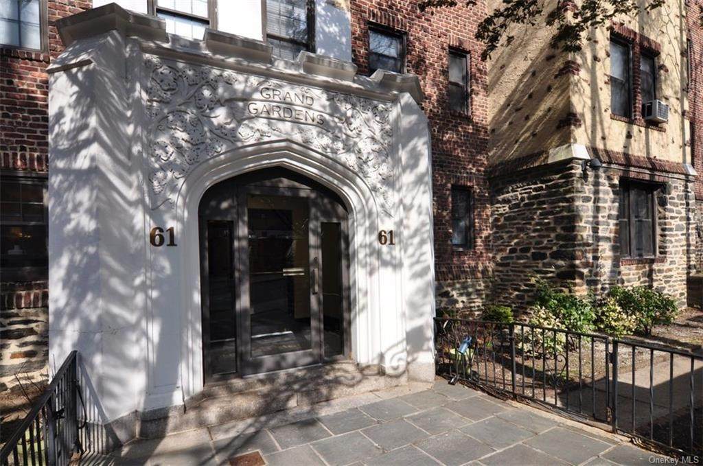 61 Grand Street - Photo 1