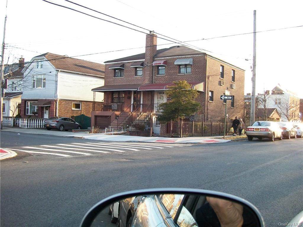 1667 Tomlinson Avenue - Photo 1