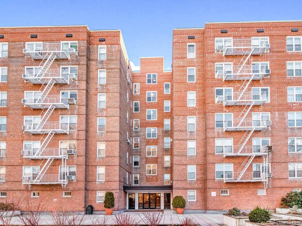 517 Riverdale Avenue - Photo 1