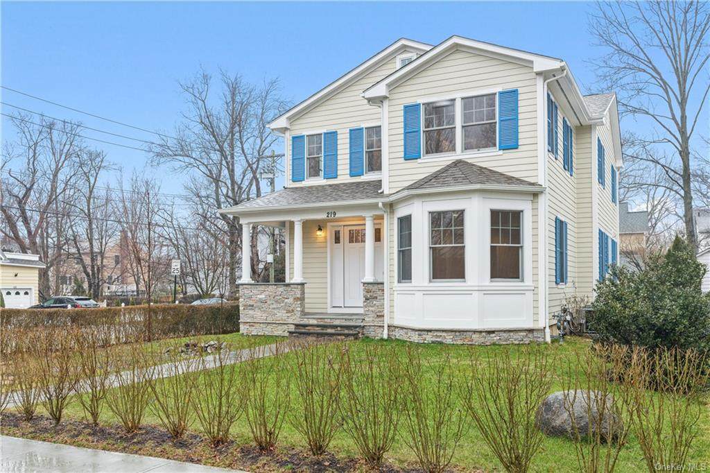 219 Larchmont Avenue - Photo 1