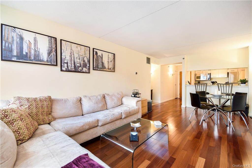 4 Martine Avenue - Photo 1
