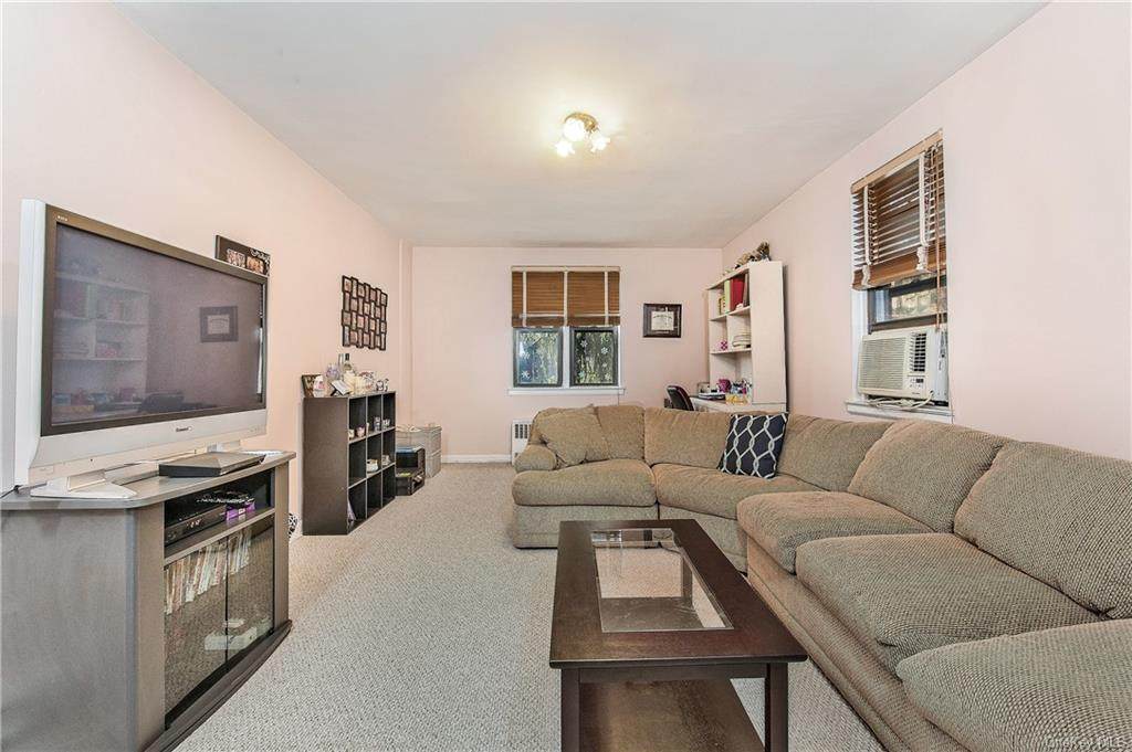 142 Garth Road - Photo 1