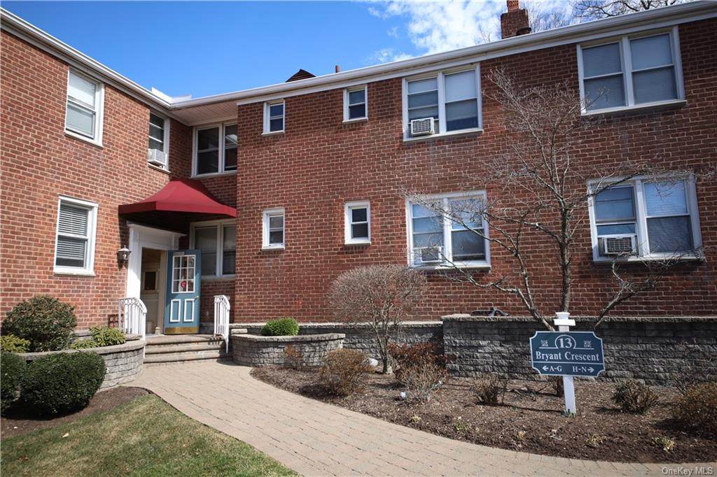 13 Bryant Crescent - Photo 1