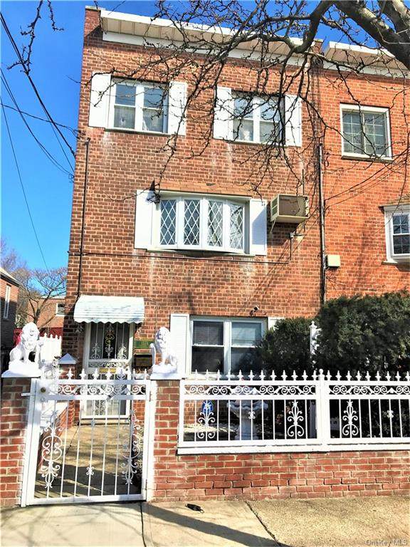1574 Paulding Avenue - Photo 1