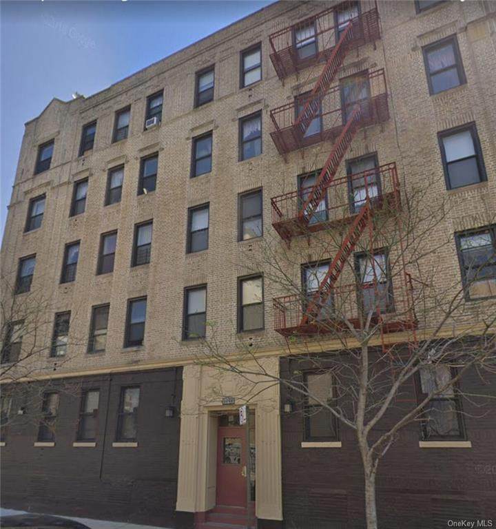 1116 Hoe Avenue - Photo 1