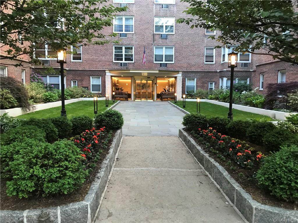 120 Hartsdale Avenue - Photo 1