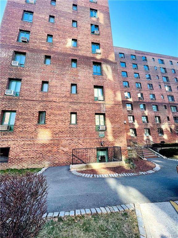 1591 Metropolitan Avenue - Photo 1