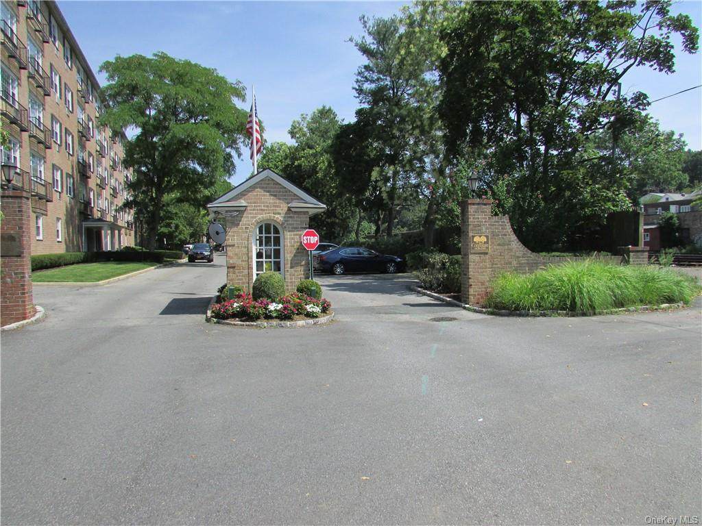 4 Consulate Drive - Photo 1