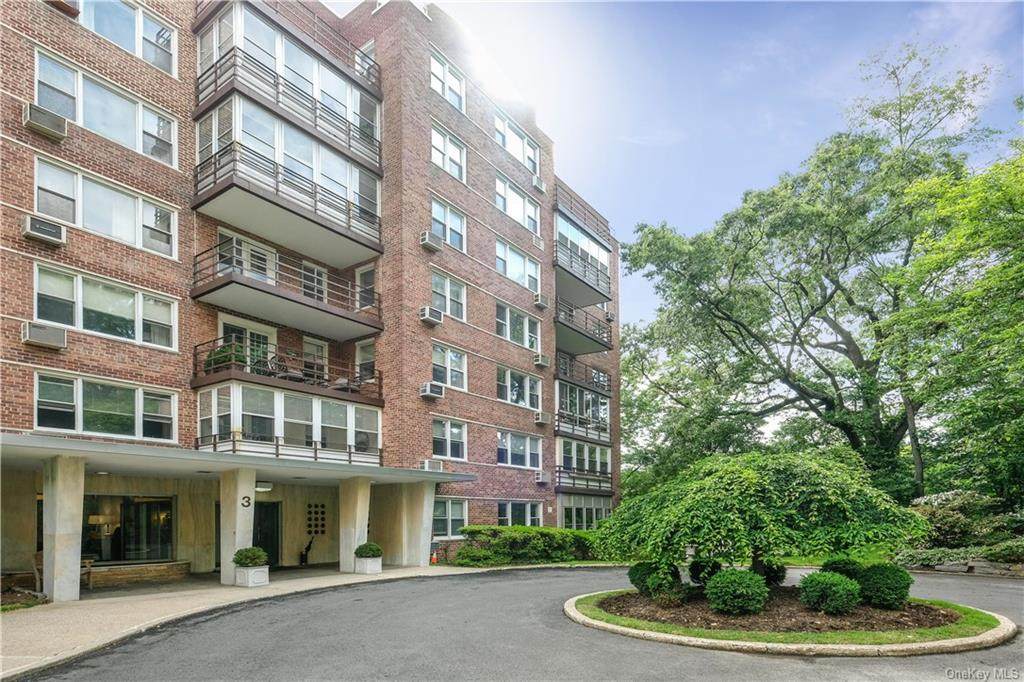3 Washington Square - Photo 1