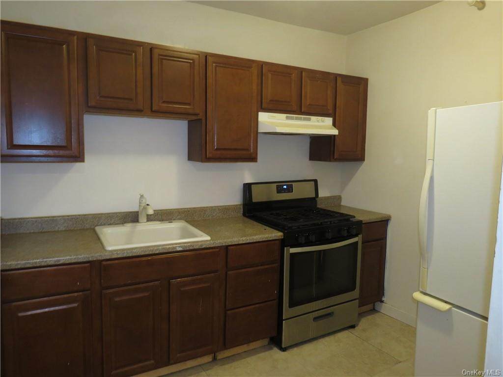 100 North Street - Photo 1