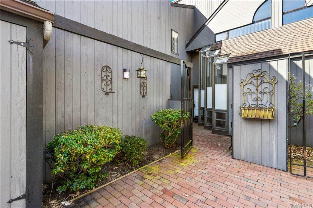 150 Stone Oaks Drive - Photo 1