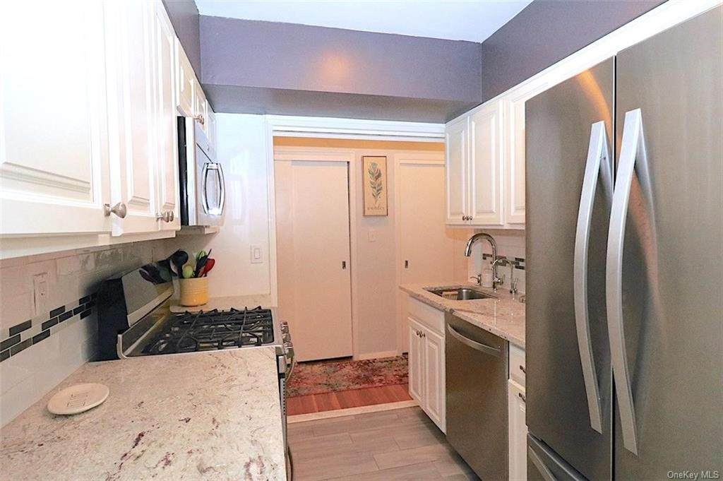 120 Hartsdale Avenue - Photo 1